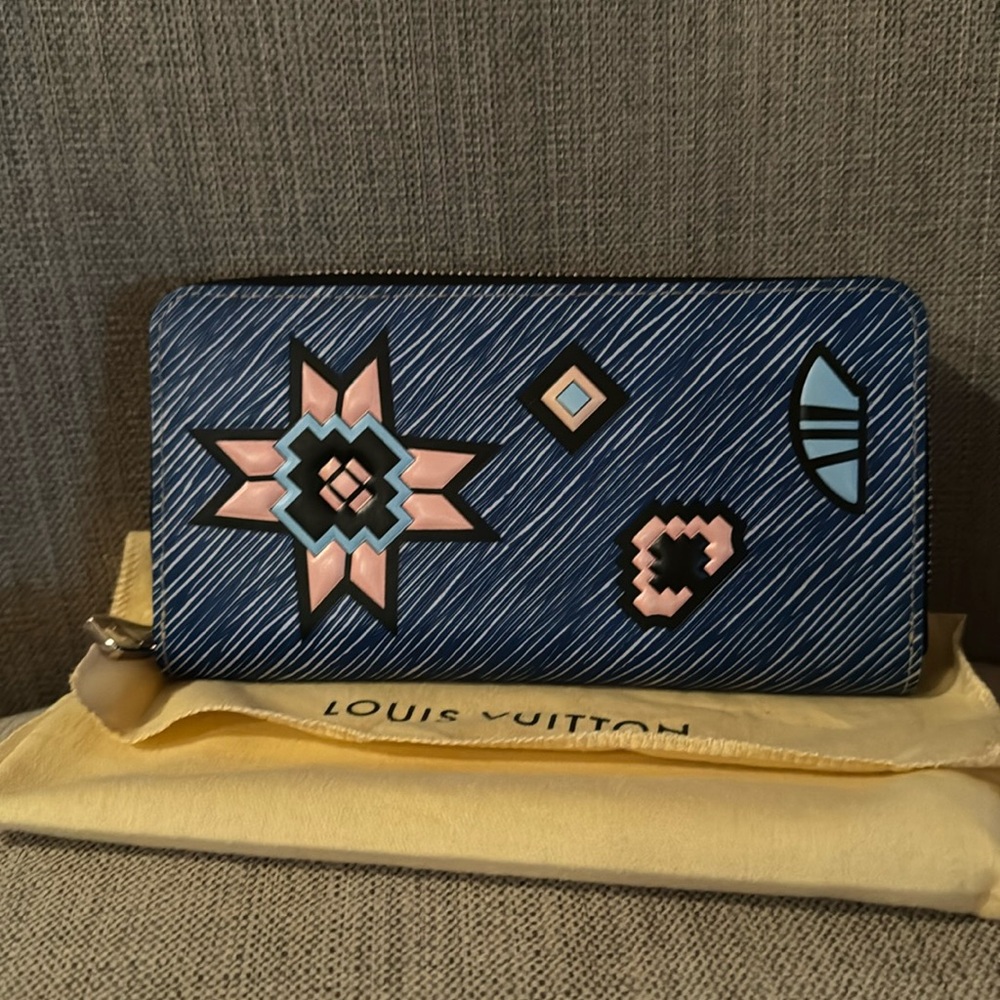 Louis Vuitton zippy wallet